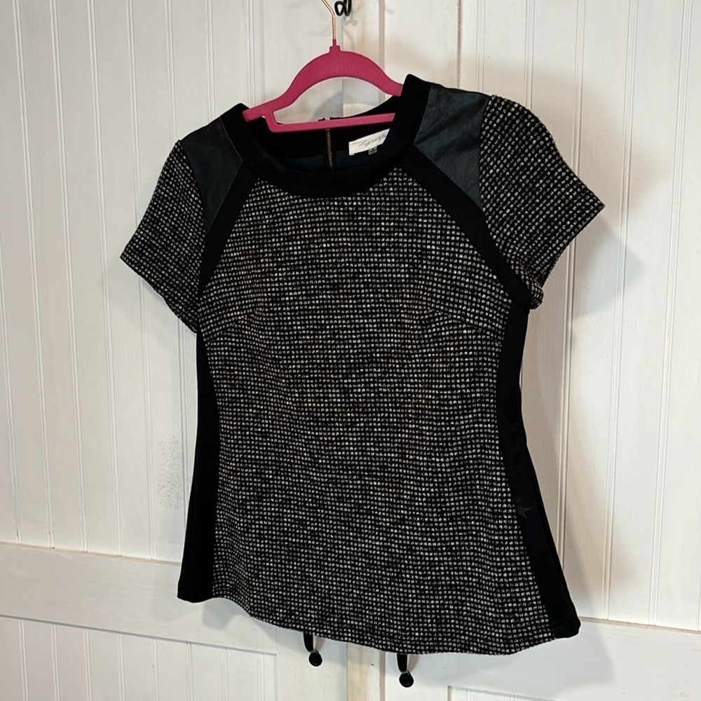 Sugarlips, short sleeved, black/gray/white zip back top size S faux leather